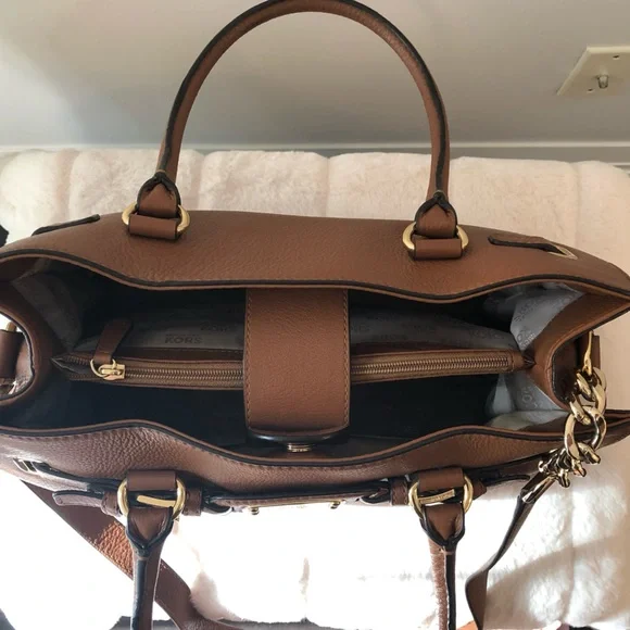 Michael Kors Hamilton Tote - Picture 7 of 9